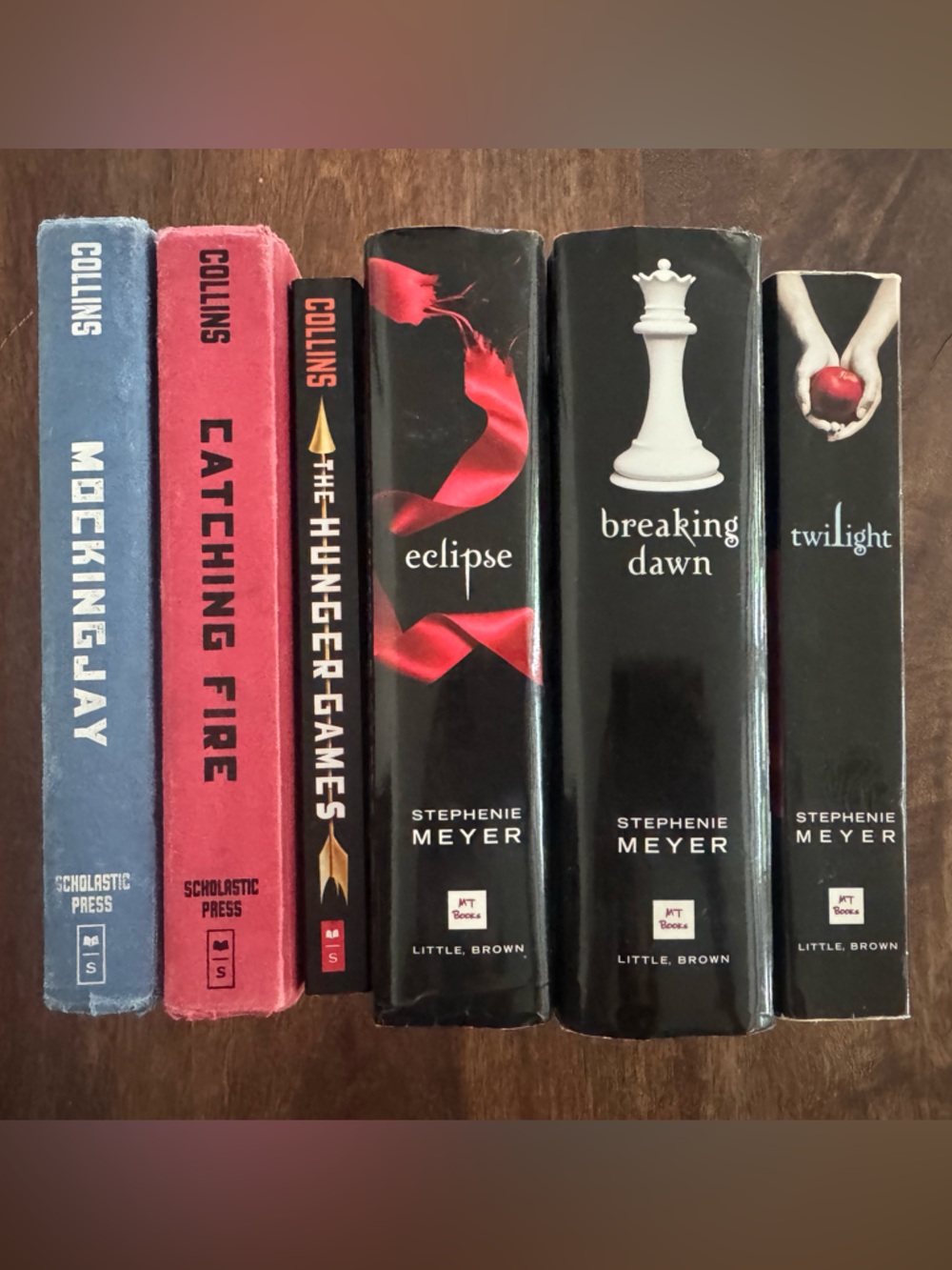 Stephenie Meyer Twilight Series & Suzanne Collins The Hunger Games Books